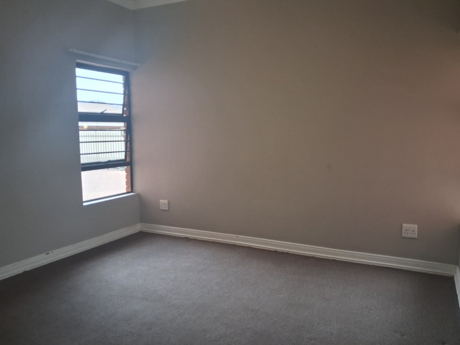 To Let 3 Bedroom Property for Rent in Hillside Free State